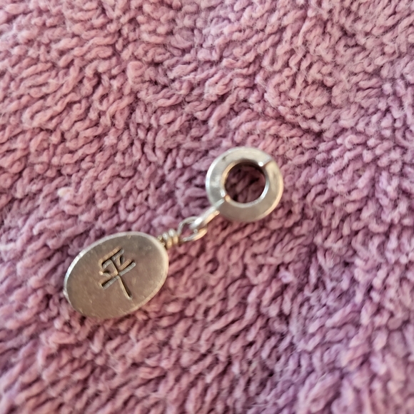 Reversible peace charm - Picture 2 of 2